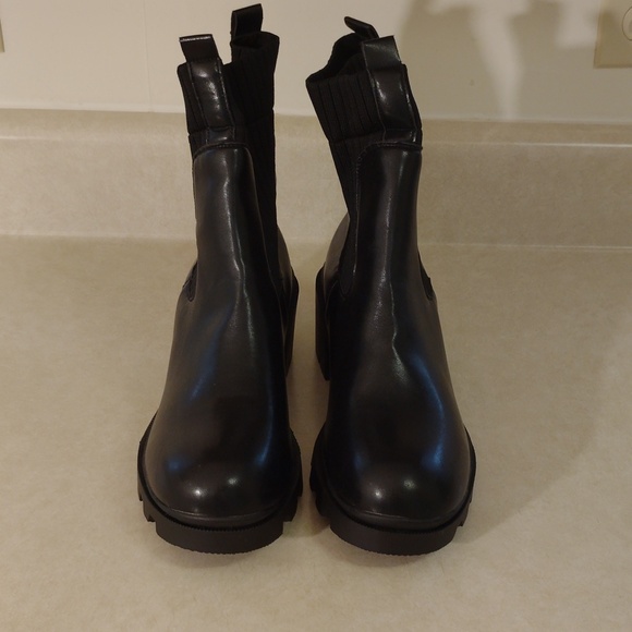 NWOT**Black Ankle Boots - Picture 4 of 9